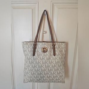 Michael KORS JET SET TRAVEL Lg. Tote Signature Logo Vanilla ☀️